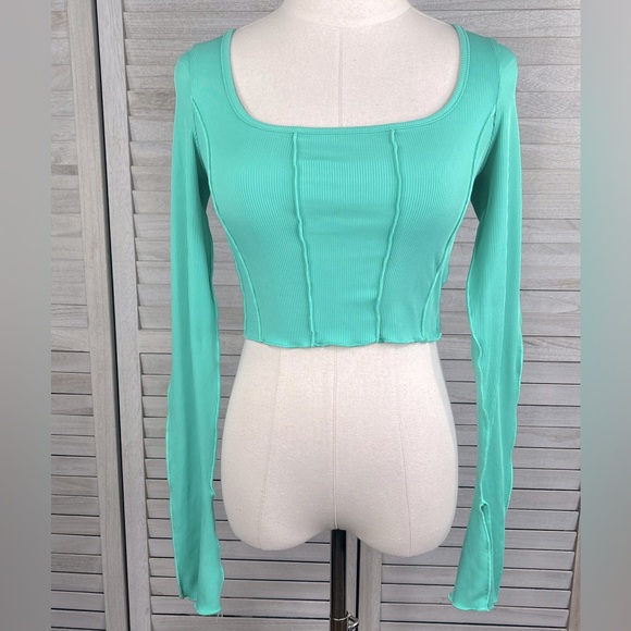 Cropped Exposed Seam Top Stretchy/Ribbed Fluted Sleeves Green-Small - Picture 1 of 2